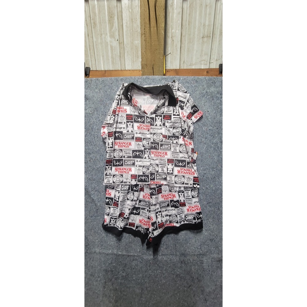 Stranger Things Women's 2-piece outfit Shorty Notch Vivid White 3X (22W-24W) NWT